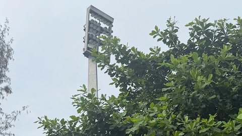 Sân vận động Tân An bị trộm cắt cáp dàn đèn chiếu sáng